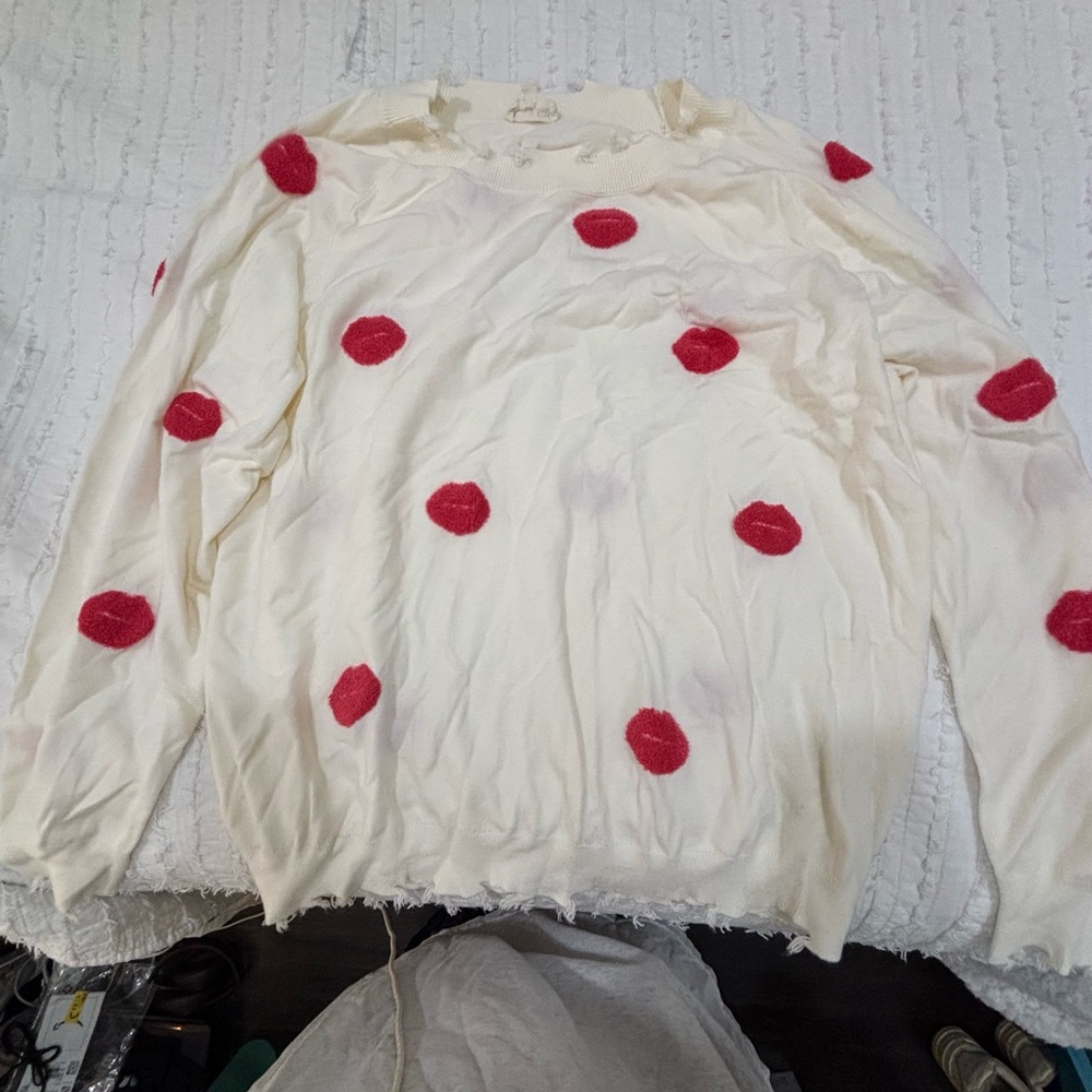 Women's Valentines Day Cream Sweater with Red Lips